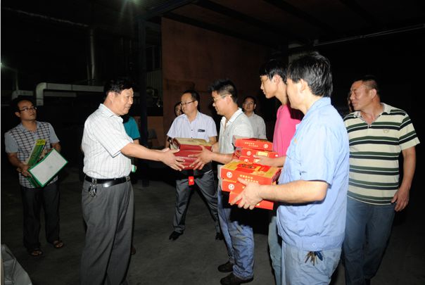中秋節集團董事長白天文一行來到總公司慰問送祝福